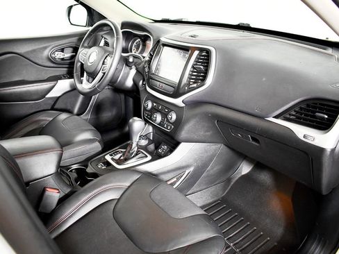 Used 2017 Jeep Cherokee Trailhawk w/ Comfort/Convenience Group image 35