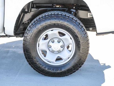 Certified 2018 Toyota Tacoma SR image 11