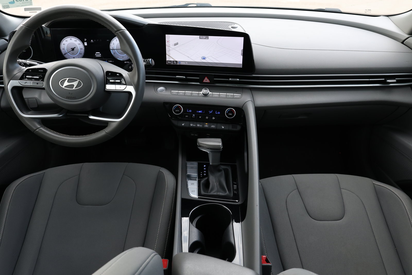 Used 2025 Hyundai Elantra SEL FWD image 2