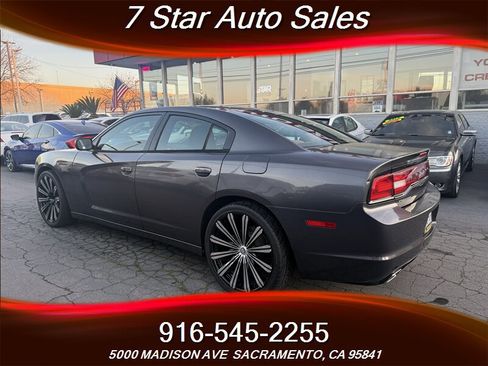 Used 2013 Dodge Charger SE image 4