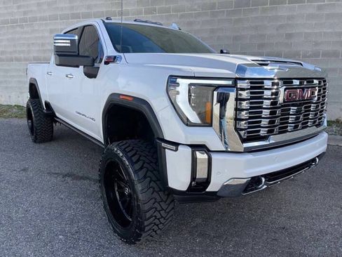 Used 2024 GMC Sierra 3500 Denali w/ Technology Package AWD/4WD image 5