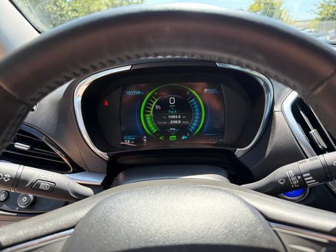 Used 2017 Chevrolet Volt Premier w/ Driver Confidence II Package FWD image 21