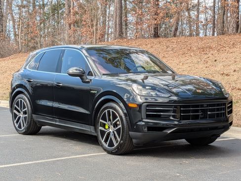 Certified 2025 Porsche Cayenne Coupe AWD/4WD image 9