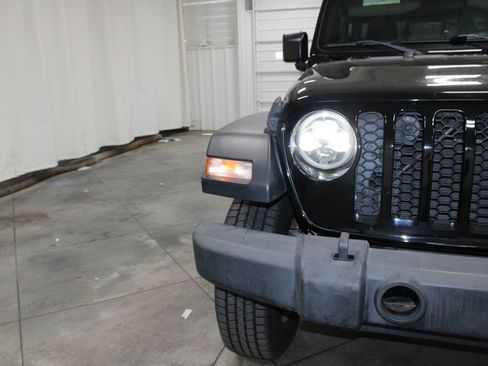 Used 2023 Jeep Gladiator Sport image 12