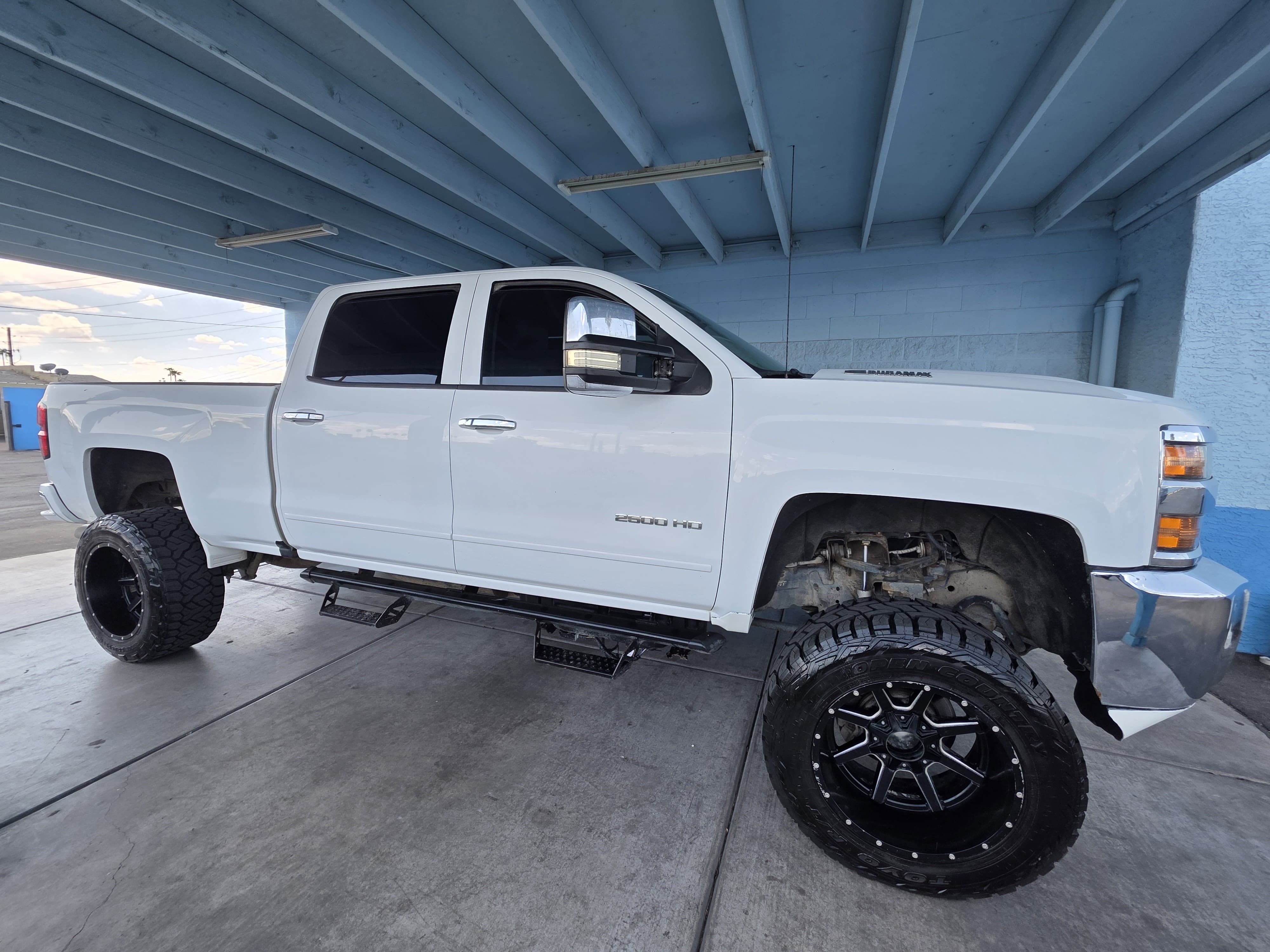 Used 2019 Chevrolet Silverado 2500 LT AWD/4WD image 2