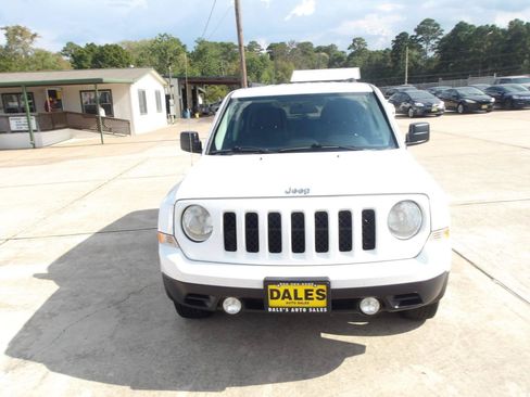 Used 2011 Jeep Patriot Latitude AWD/4WD image 3