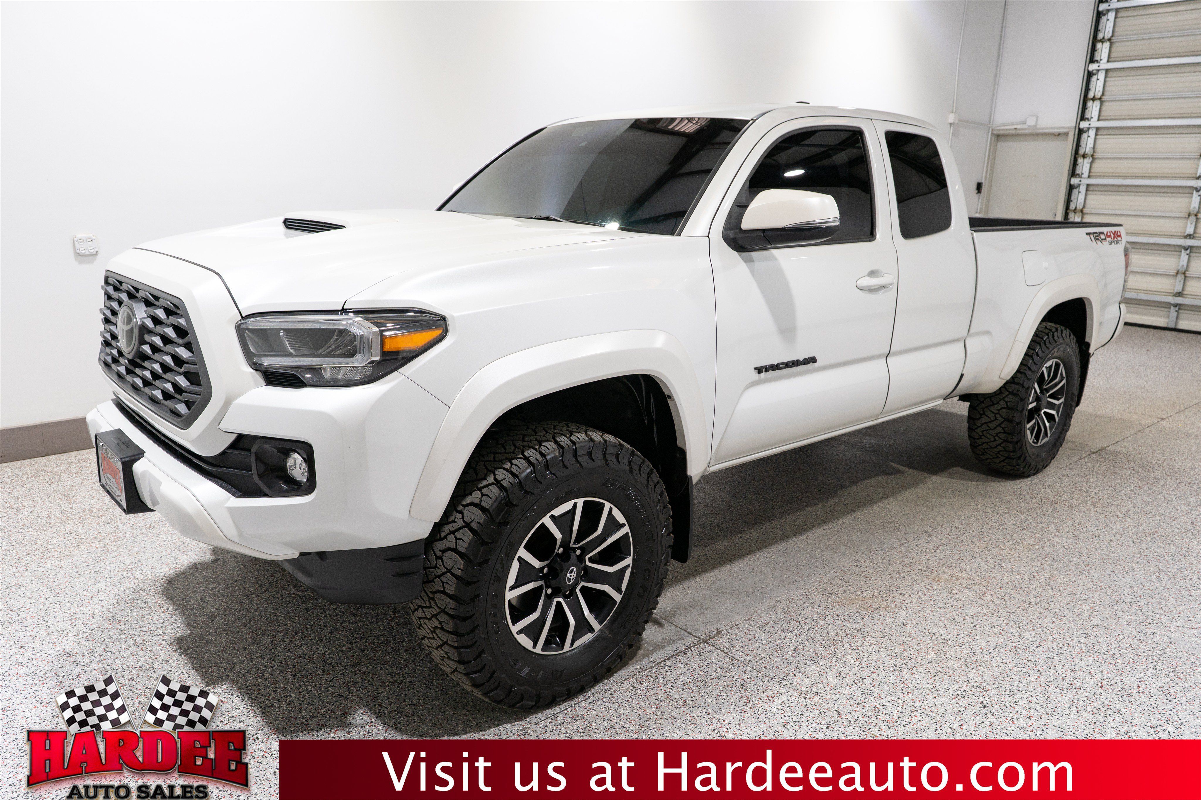 Used 2022 Toyota Tacoma TRD Sport w/ Black Out Package (TMS) AWD/4WD image 2