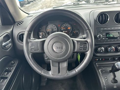 Used 2014 Jeep Patriot Latitude image 14