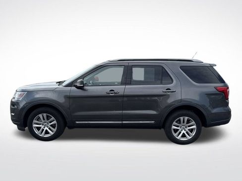 Used 2019 Ford Explorer XLT w/ Equipment Group 202A AWD/4WD image 3
