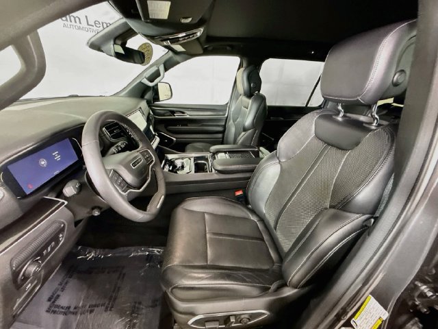 Used 2023 Jeep Wagoneer L 2WD w/ Premium Group I image 21