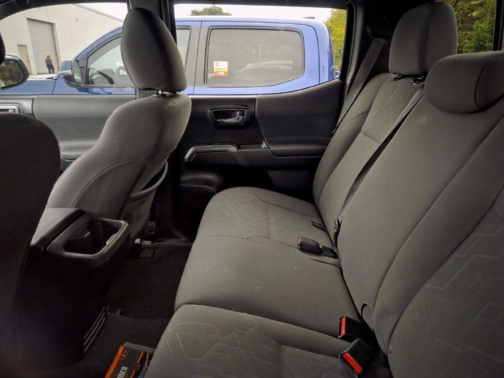 Used 2019 Toyota Tacoma TRD Sport AWD/4WD image 6