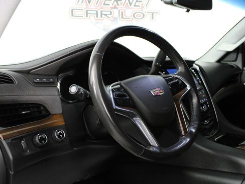 Used 2020 Cadillac Escalade ESV Luxury AWD/4WD image 10