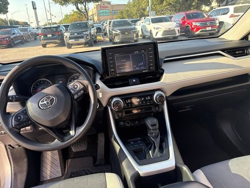 Used 2022 Toyota RAV4 XLE w/ Convenience Package FWD image 17