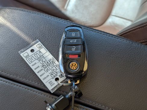 Used 2014 Volkswagen Touareg Executive AWD/4WD image 40
