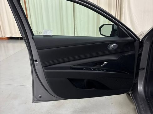 Used 2025 Hyundai Elantra SEL FWD image 16