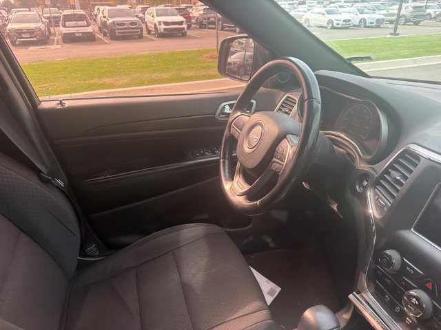 Used 2018 Jeep Grand Cherokee Laredo AWD/4WD image 21