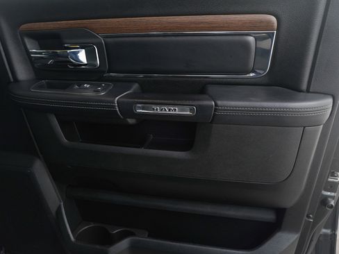 Used 2017 RAM 1500 Laramie w/ Convenience Group image 9