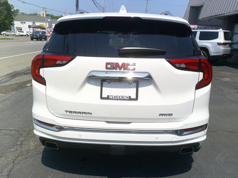 Used 2019 GMC Terrain Denali w/ GMC Pro Grade Package AWD/4WD image 4