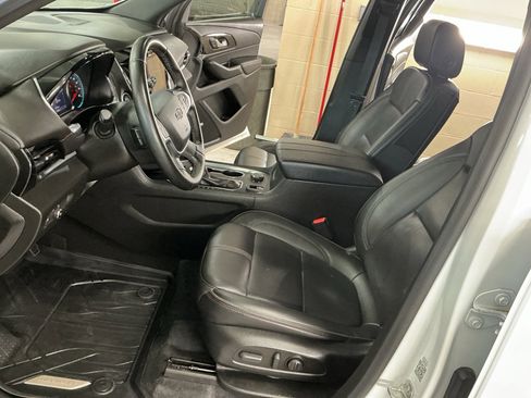 Used 2023 Chevrolet Traverse RS image 11