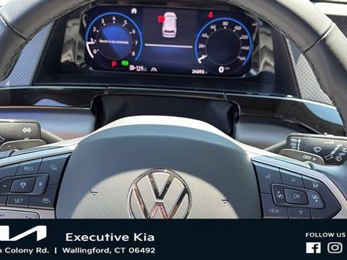 Used 2024 Volkswagen Atlas Peak Edition SE AWD/4WD image 13