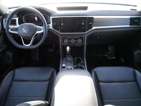 Certified 2022 Volkswagen Atlas SE image 10