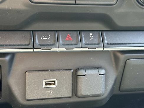 Used 2019 Chevrolet Silverado 1500 Custom w/ Custom Value Package AWD/4WD image 27