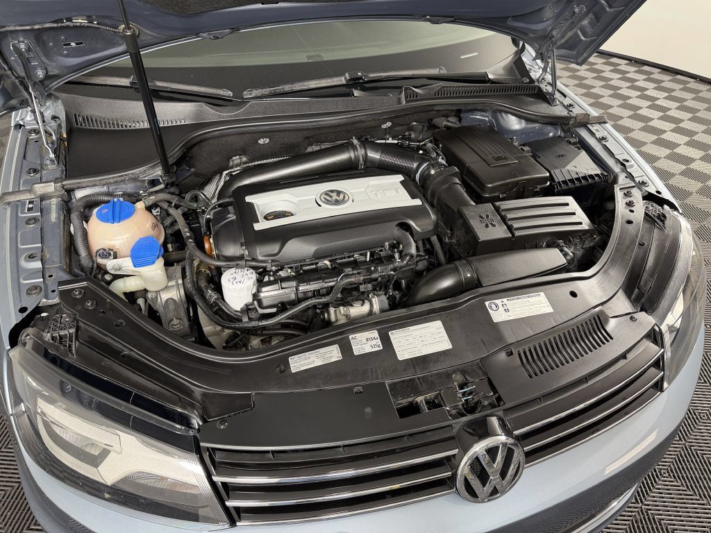 Used 2012 Volkswagen Eos Lux FWD image 48
