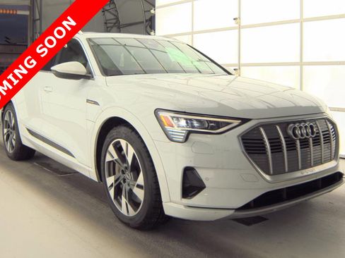 Used 2021 Audi e-tron Premium image 3