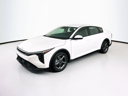 Used 2025 Kia K4 LXS image 3