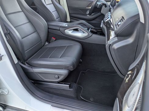 Used 2024 Mercedes-Benz GLS 450 4MATIC image 31