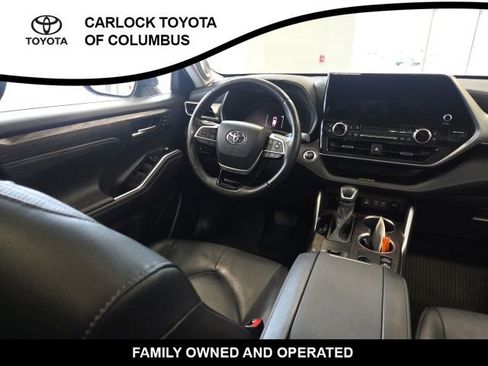 Used 2023 Toyota Highlander Platinum image 18