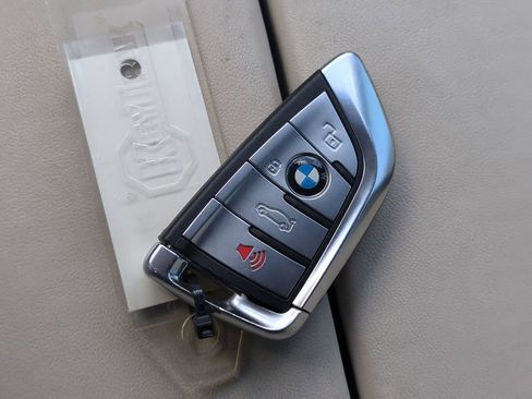 Used 2022 BMW X5 M50i AWD/4WD image 26