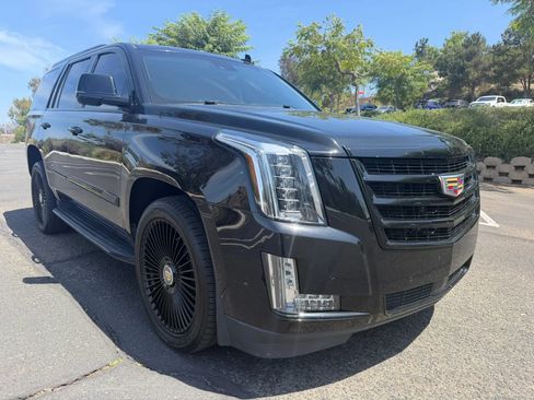 Used 2017 Cadillac Escalade Premium Luxury AWD/4WD image 7