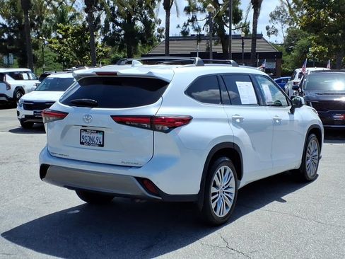Used 2023 Toyota Highlander Platinum FWD image 5