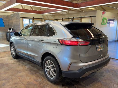 Used 2024 Ford Edge SEL w/ Cold Weather Package image 5