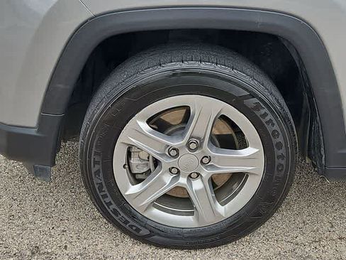 Used 2024 Jeep Compass Latitude AWD/4WD image 13