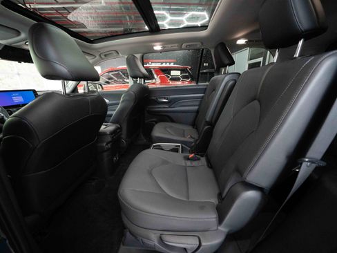 Used 2024 Toyota Grand Highlander AWD image 23