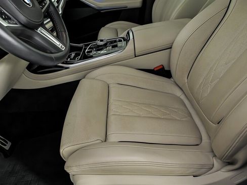 Used 2025 BMW X7 M60i AWD/4WD image 18