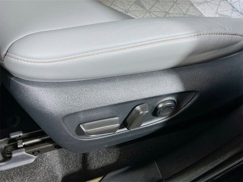 Certified 2023 Toyota Highlander Bronze Edition image 18