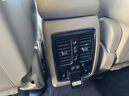 Used 2016 Dodge Durango Limited w/ Nav & Power Liftgate Group RWD image 17