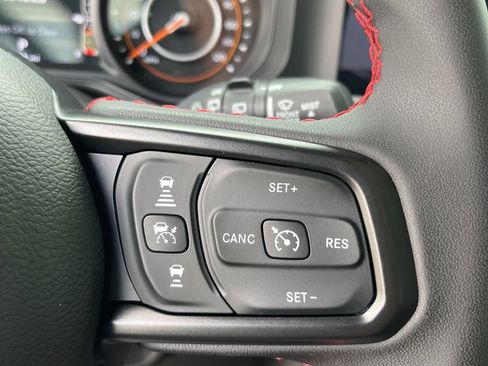 Used 2024 Jeep Wrangler Unlimited Rubicon w/ Technology Group AWD/4WD image 21