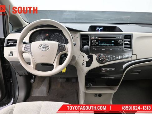 Used 2014 Toyota Sienna LE AWD/4WD image 11