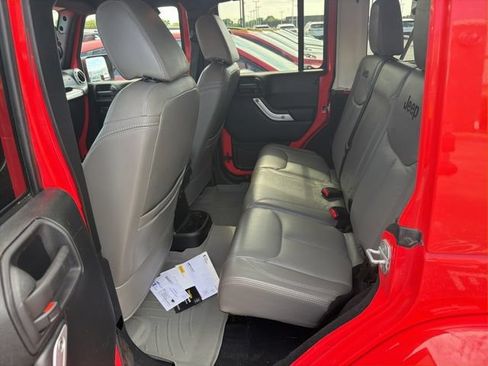 Used 2013 Jeep Wrangler Unlimited Sahara w/ Mopar Chrome Edition Group AWD/4WD image 8