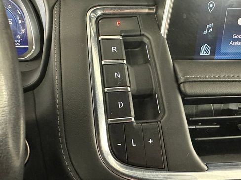 Used 2023 Chevrolet Suburban Z71 w/ Luxury Package AWD/4WD image 21