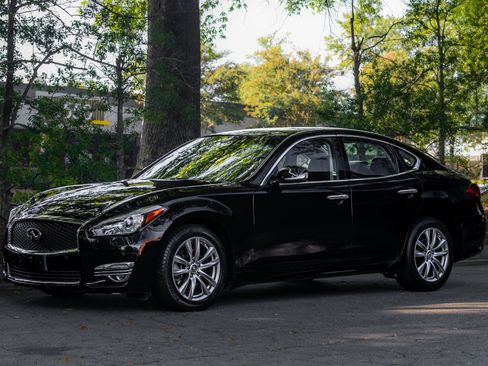 Used 2019 INFINITI Q70 Luxe RWD image 50
