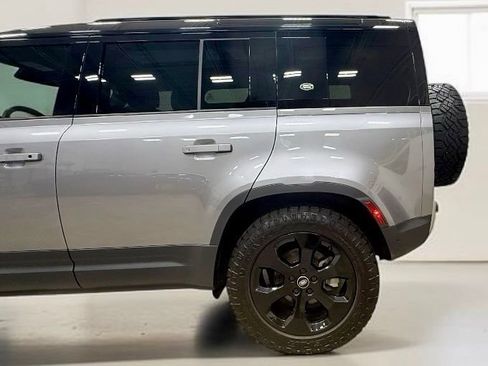 Used 2022 Land Rover Defender 110 S AWD/4WD image 15