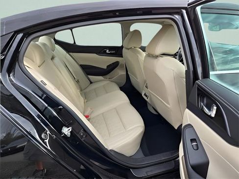 Used 2021 Nissan Maxima Platinum image 23
