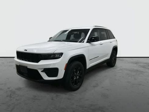 Used 2024 Jeep Grand Cherokee Altitude RWD image 7