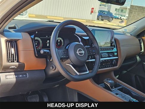 Used 2024 Nissan Pathfinder Platinum image 13