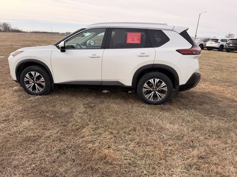Certified 2021 Nissan Rogue SV w/ Premium Package image 8
